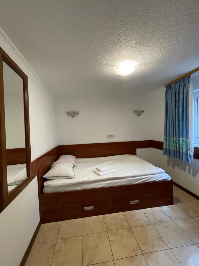 Apartments With Kitchen And Garden Київ Екстер'єр фото